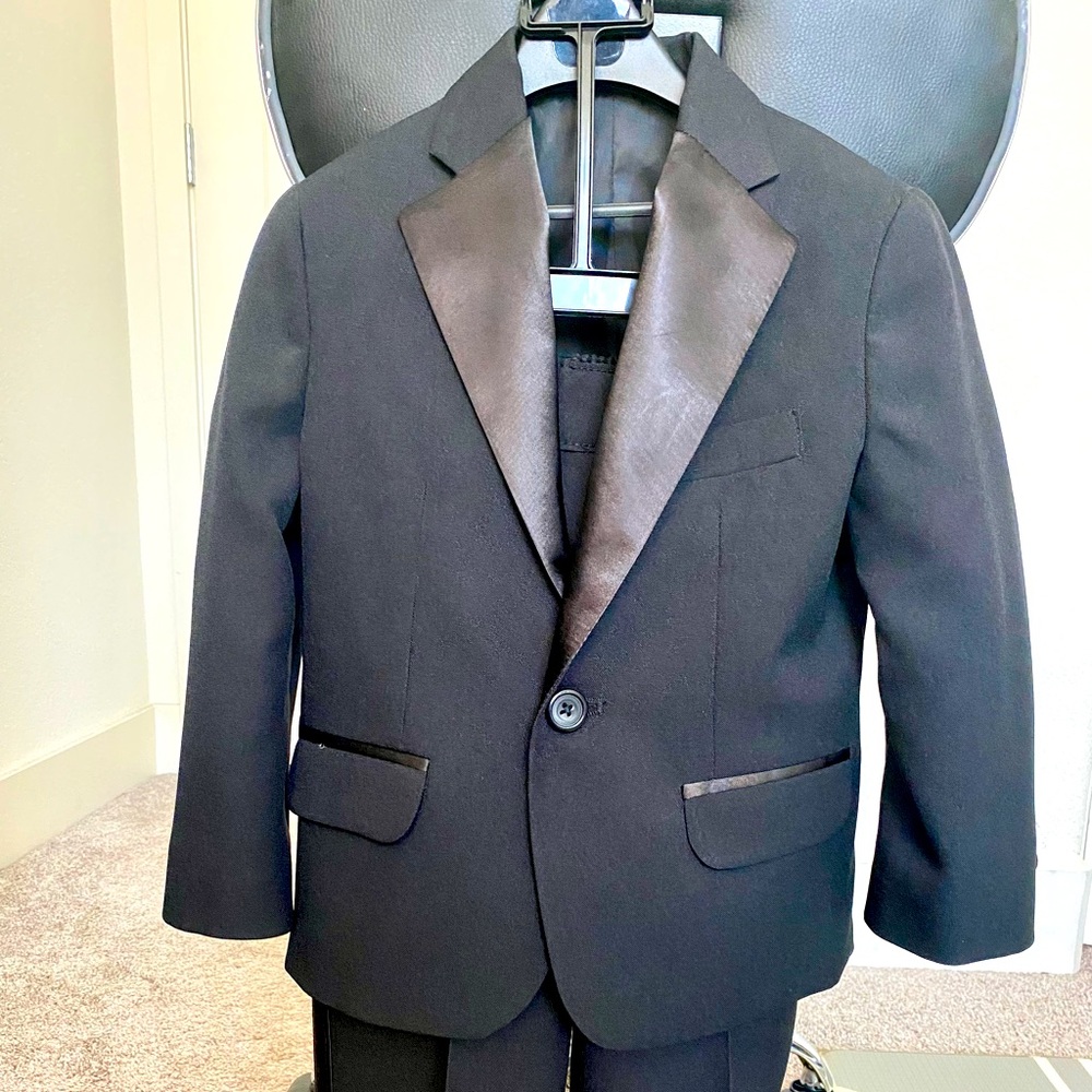 SOLD preloved like new 3T black suit